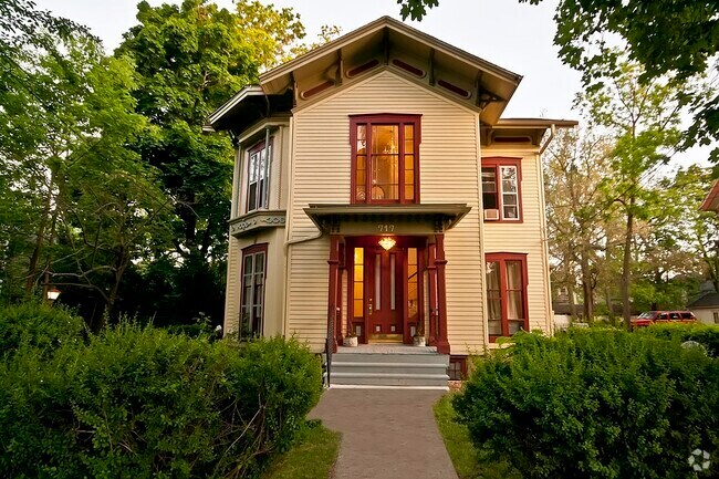 Building Photo - 717 W S St