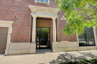 Building Photo - 2401 N Janssen Ave