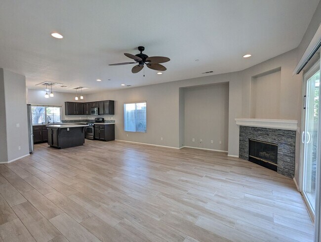 Building Photo - Beautiful Three Bedroom Home