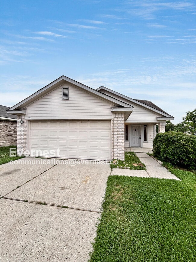 Building Photo - 19402 Sandy Woods Dr