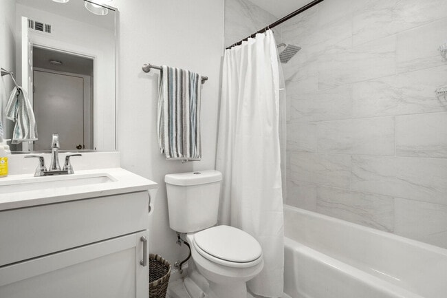 Building Photo - 710 W 34th St