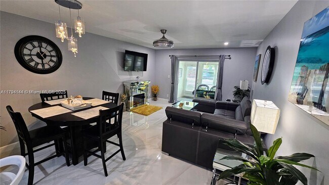 Foto del edificio - 5680 SW 3rd Pl