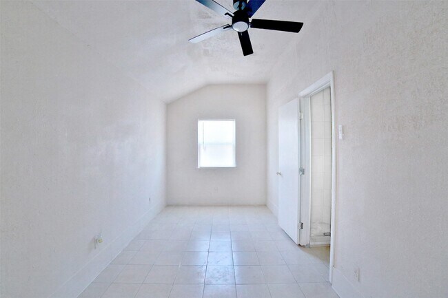 Foto del edificio - 222 Spell St