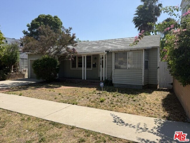Building Photo - 5136 Noble Ave