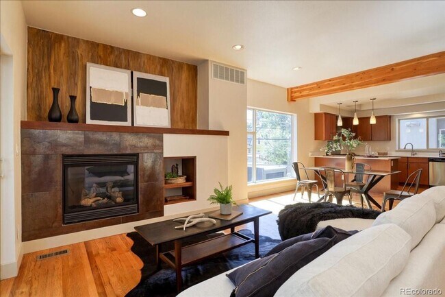 Building Photo - Private 3 bedroom condo with 2 car garage ...
