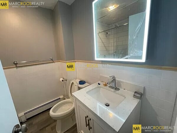 Foto del edificio - 819 E 2nd St