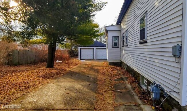 Building Photo - 4 br, 1 bath House - 1913 East St Francis Ave