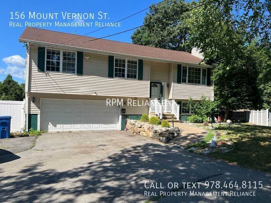 Primary Photo - Charming 3 Bedroom, 2 3/4 Bath Home in Law...