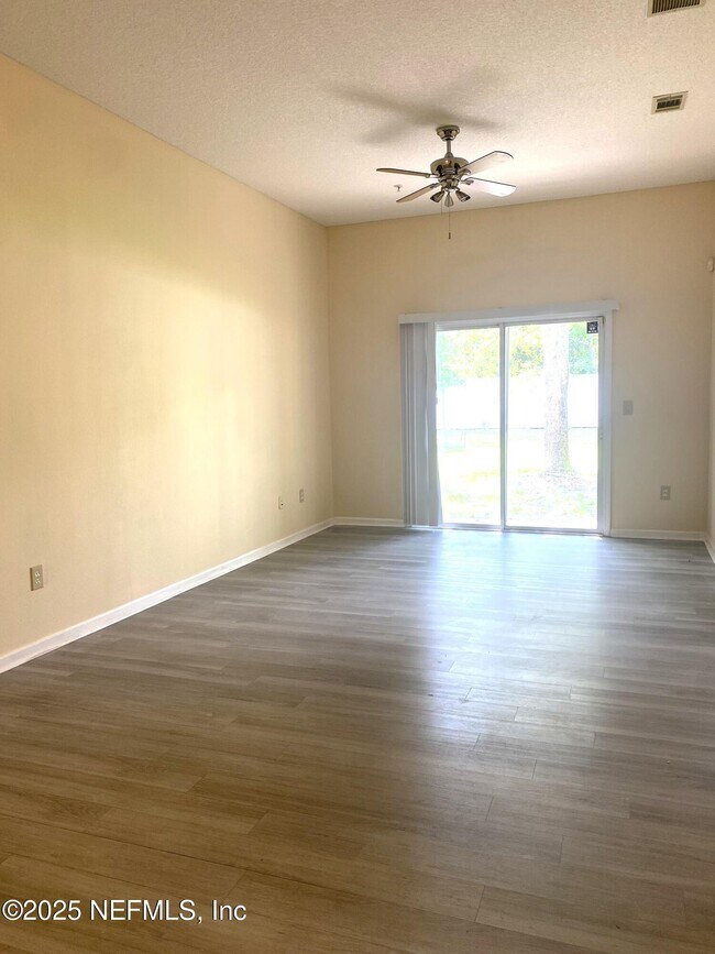 Foto del edificio - 9410 Osprey Branch Trail