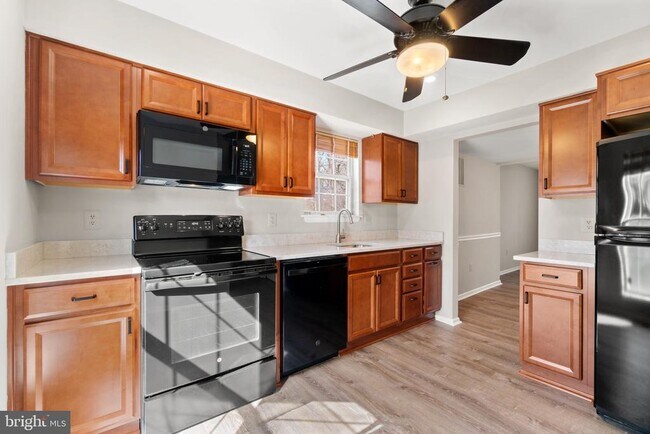 Foto del edificio - 16057 Dorset Rd
