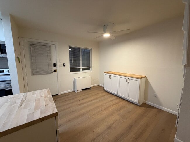 Foto del edificio - Freshly Fully Remodeled 2BD/1.5 BA Townhouse - Available NOW!