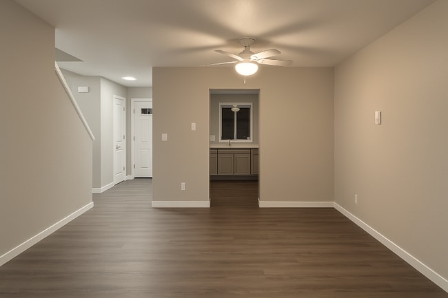 Building Photo - 471 Paxon St