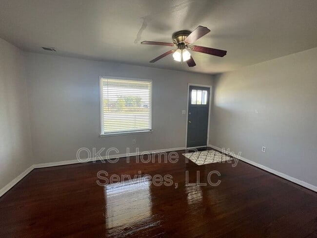 Photo - 137 SE 1st St House