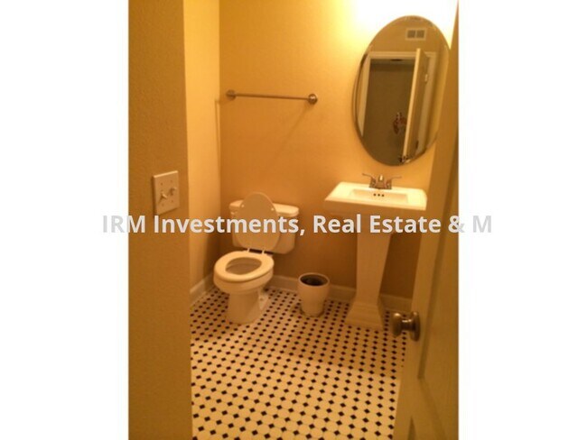 Foto del edificio - 1 bed 1.5 baths condo with DEN,