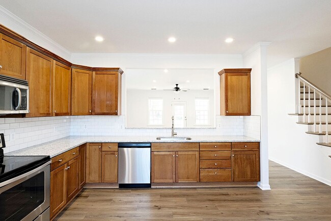 Building Photo - Updated End-Unit Townhome in Crozet