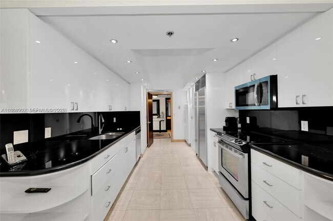 Foto del edificio - 10175 Collins Ave