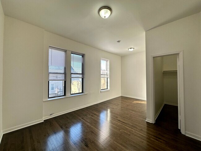 Foto del edificio - 1803 W 47th St