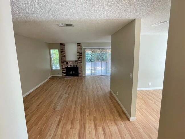 Building Photo - 4886 Birkdale Cir