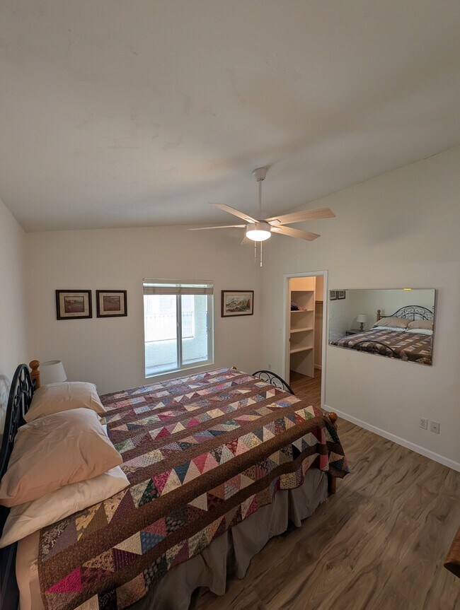 Building Photo - 1120 N Val Vista Dr