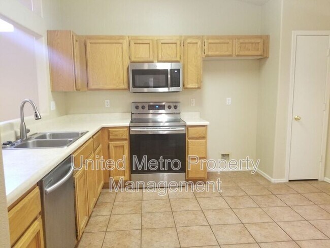 Building Photo - 11351 W Seldon Ln