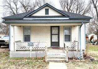 Building Photo - 210 12th St