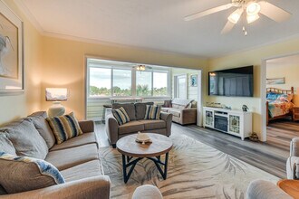 Building Photo - 12112 44th Ave W