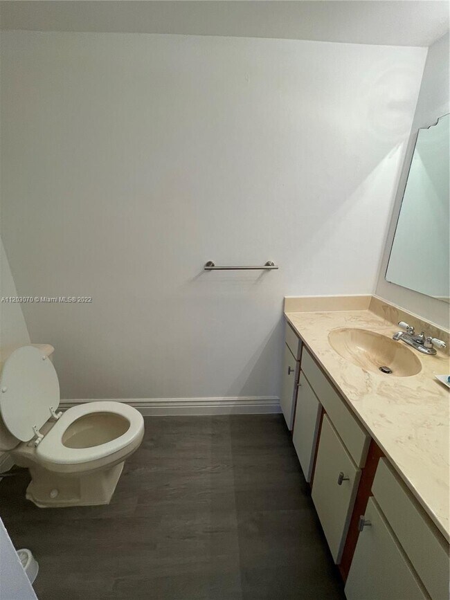Foto del edificio - 14830 Naranja Lakes Blvd