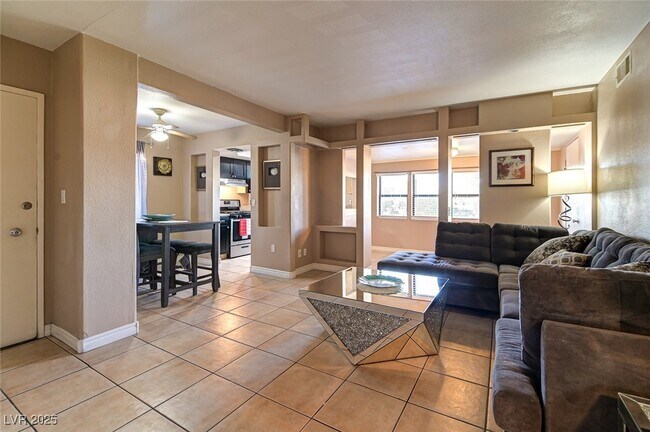 Building Photo - 1440 E Vegas Valley Dr