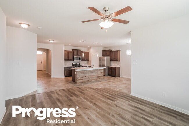 Building Photo - 9132 Golden Hollow Ln