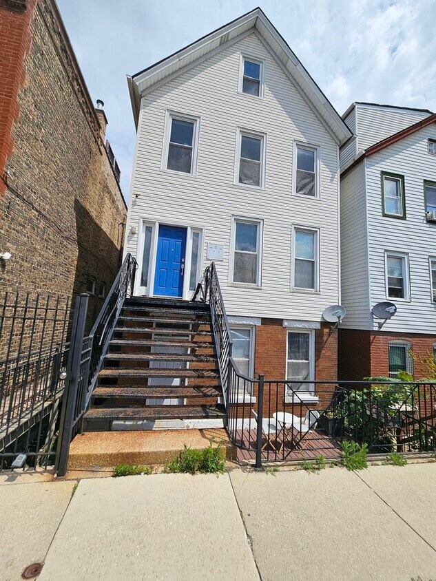 Primary Photo - 1618 W Blackhawk St