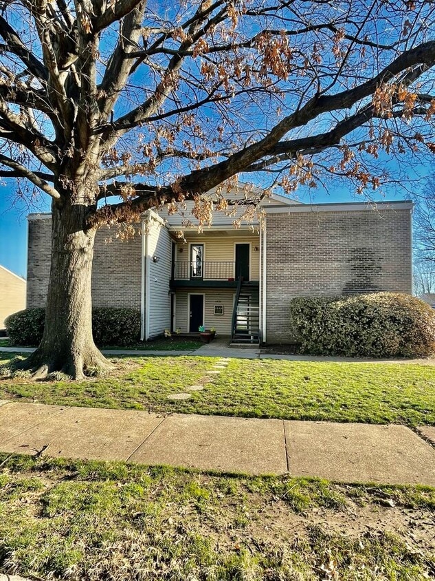 6676 Whispering Oak Pl Unit 2, Memphis, TN 38120 Condo for Rent in