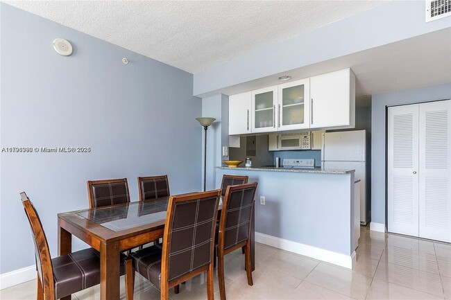 Foto del edificio - 275 NE 18th St