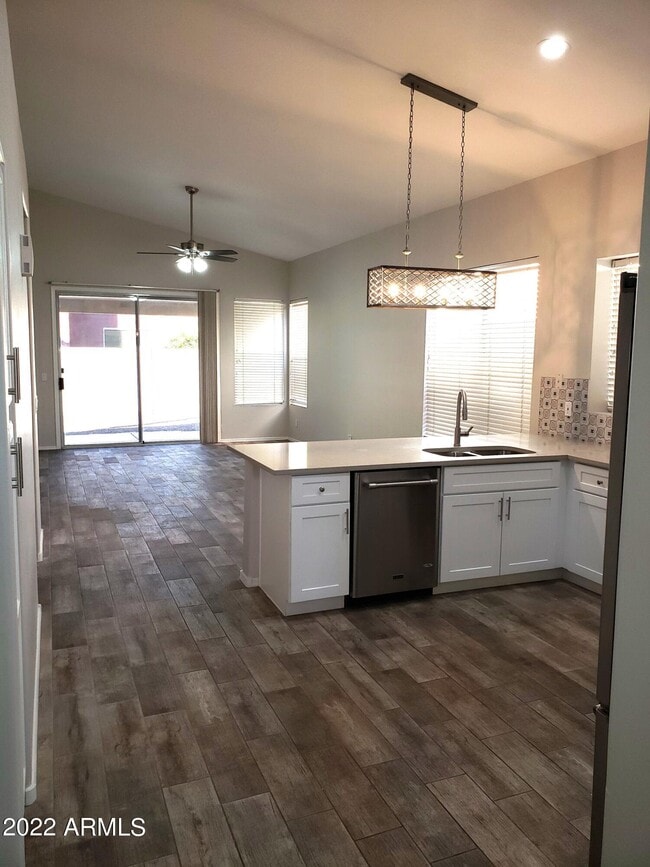 Foto del edificio - 3342 W Ross Dr