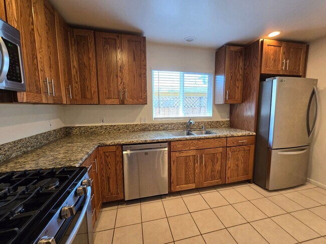 Foto del edificio - 5BD/3BA on Adobe Dr!!