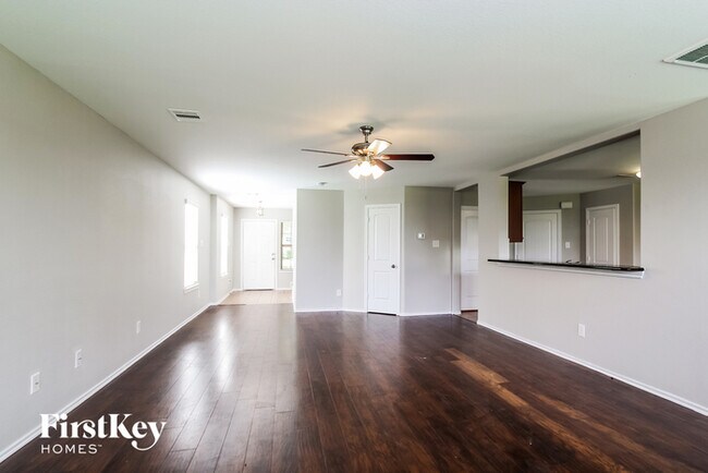 Foto del edificio - 4315 Amaryllis Ave