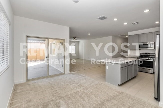 Building Photo - Big Space, Big Backyard, Big Move in special!