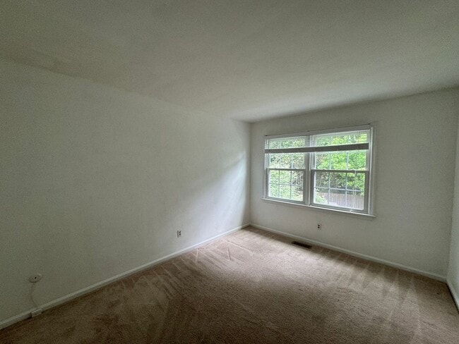 Building Photo - Welcome to this charming 3 bedroom "ASK AB...
