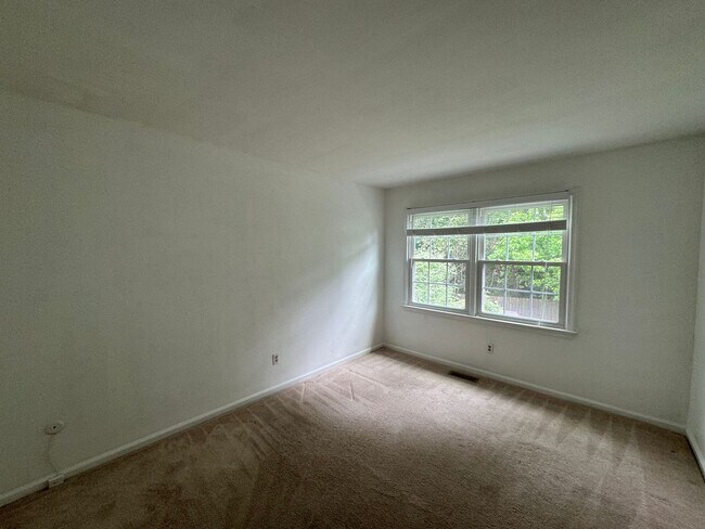 Foto del edificio - Welcome to this charming 3 bedroom "ASK AB...