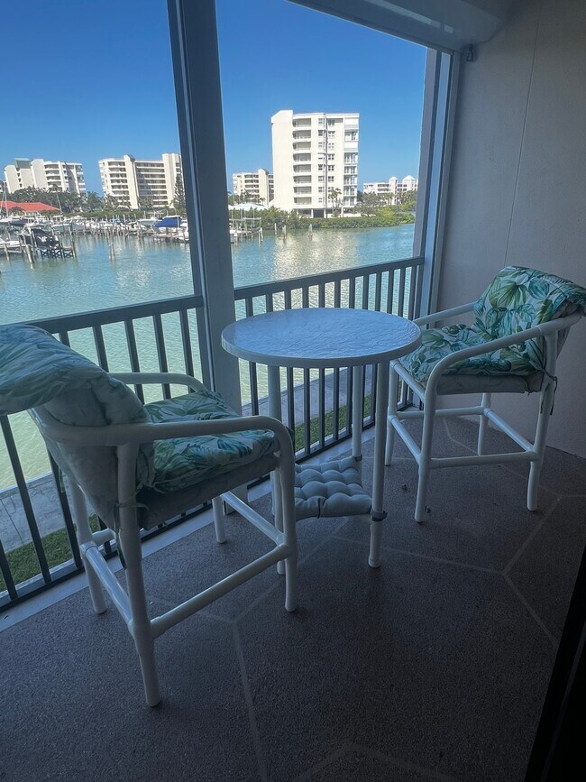 Foto del edificio - 7600 Sun Island Dr S