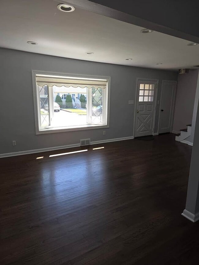 Foto del edificio - 26 Larkspur Ln