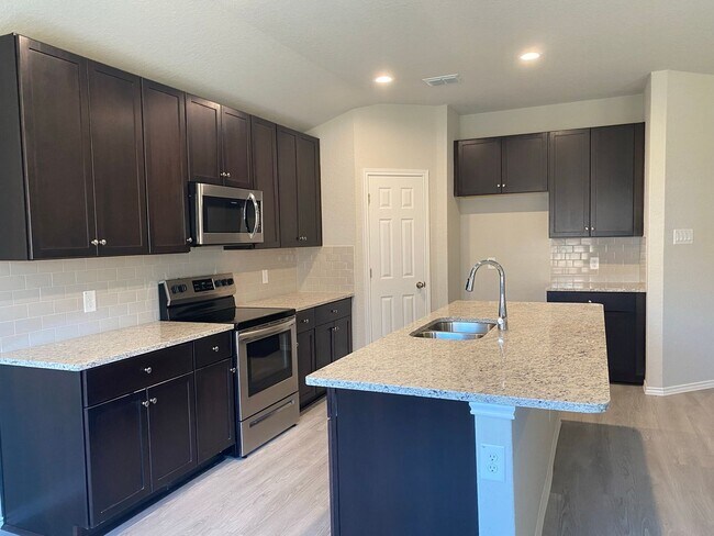 Building Photo - Modern Single Family Home in New Braunfels