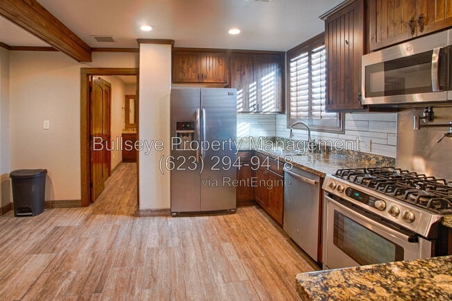 Building Photo - 371-East 1/2 E 1/2 St N