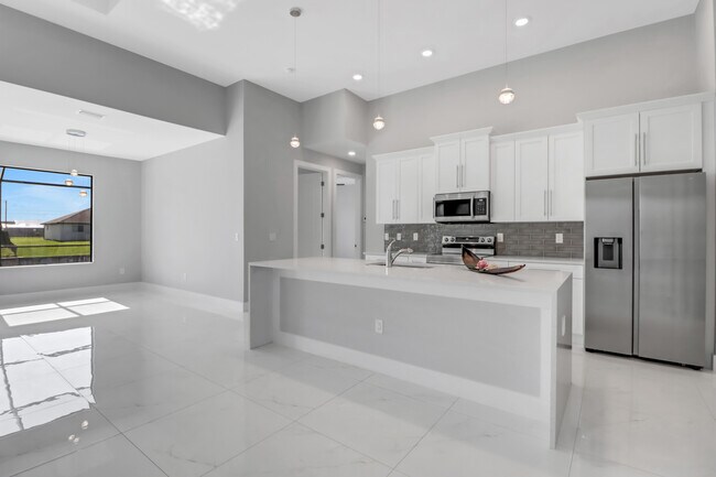Building Photo - 1215 SW 21st Ave