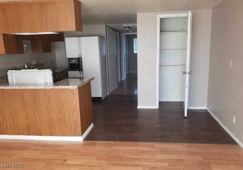 Foto del edificio - 3100 E Carey Ave