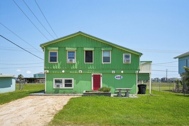 Foto del edificio - 4211 San Jacinto Dr