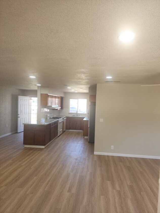 Foto del edificio - 345 E Lemmon Way