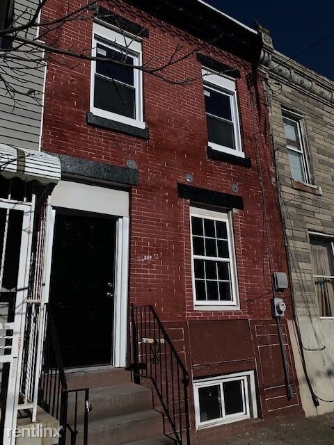 Primary Photo - 3 br, 1 bath Townhome - 309 W Indiana Ave