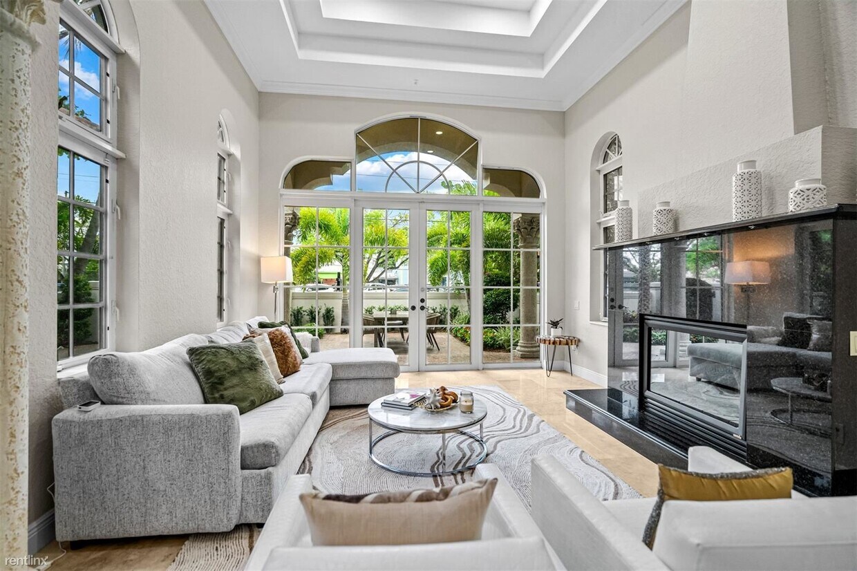 Foto principal - 4 br, 5 bath House - 815 SE 2nd Ct
