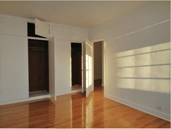 bedroom - 6234 N Hoyne Ave