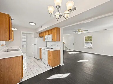 Foto del edificio - 2148 Fortune Hill Ln